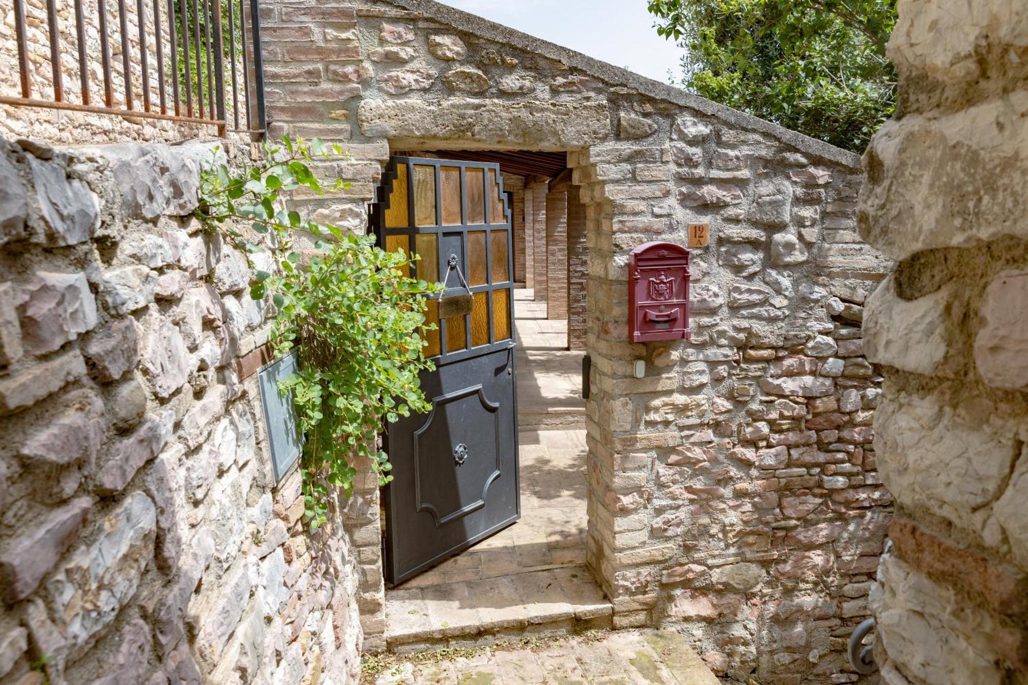 Rustic House, Con Patio E Giardino, Assisi Centroヴィラ エクステリア 写真