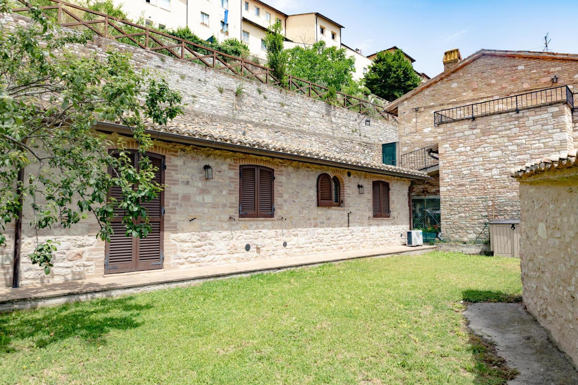 Rustic House, Con Patio E Giardino, Assisi Centroヴィラ エクステリア 写真